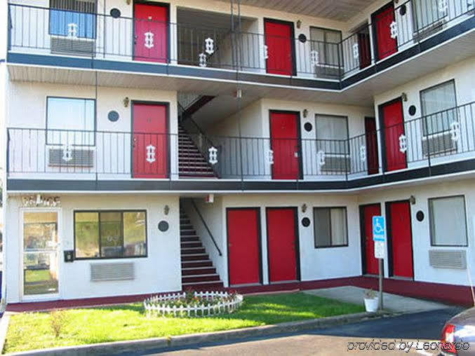 Red Carpet Inn Williamstown Exteriör bild